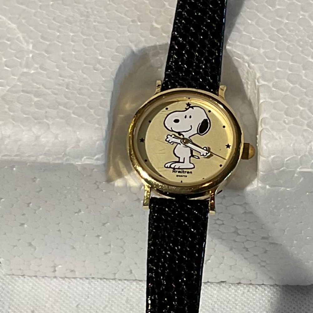 1990s Vintage Women’s Snoopy watch